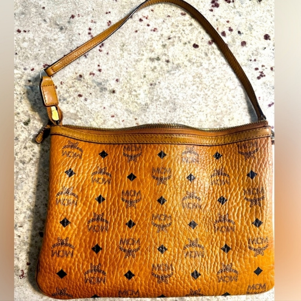 Unisex MCM Visetos Pouch - Picture 2 of 7